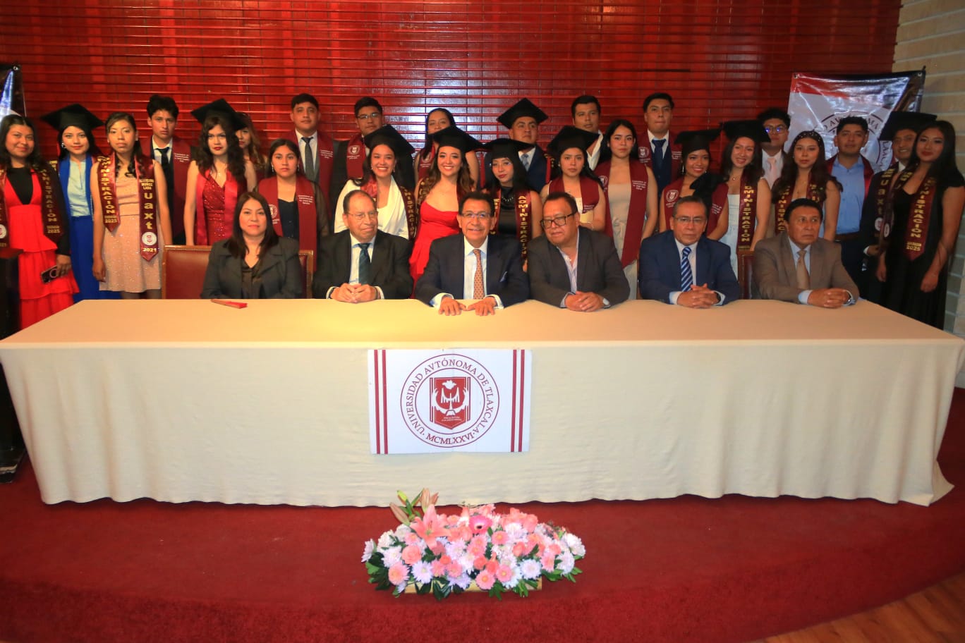 Avanza la UATx en su misión con el egreso de nuevos profesionistas en Administración y Psicología